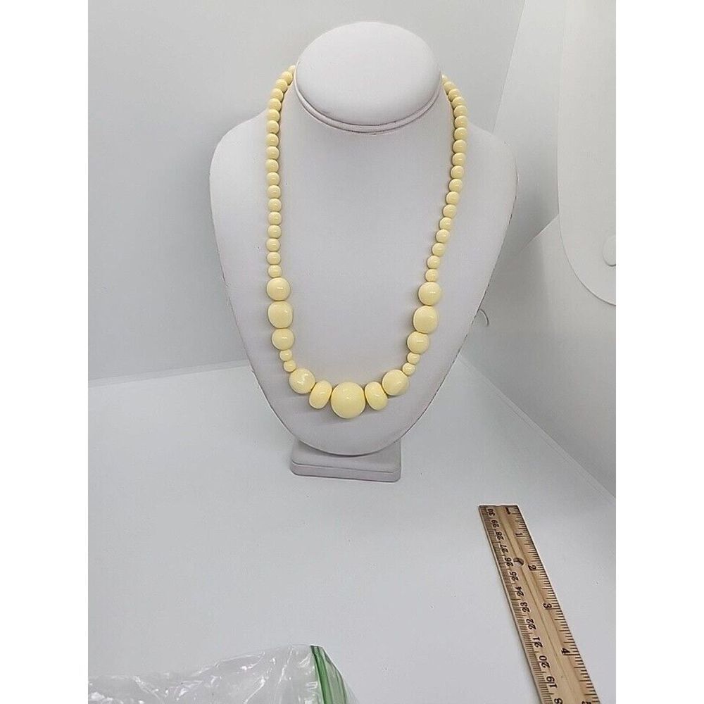 Vintage Cream Graduated Acrylic Beads Necklace